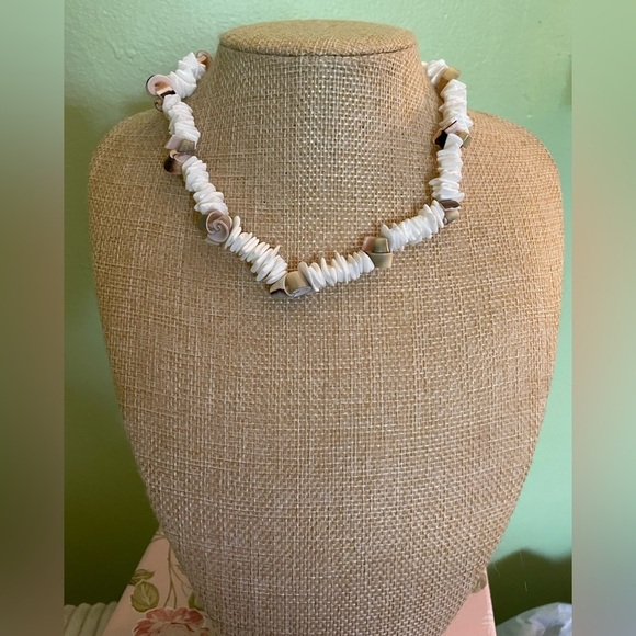 Jewelry - Elegant White and Brown Shell Necklace